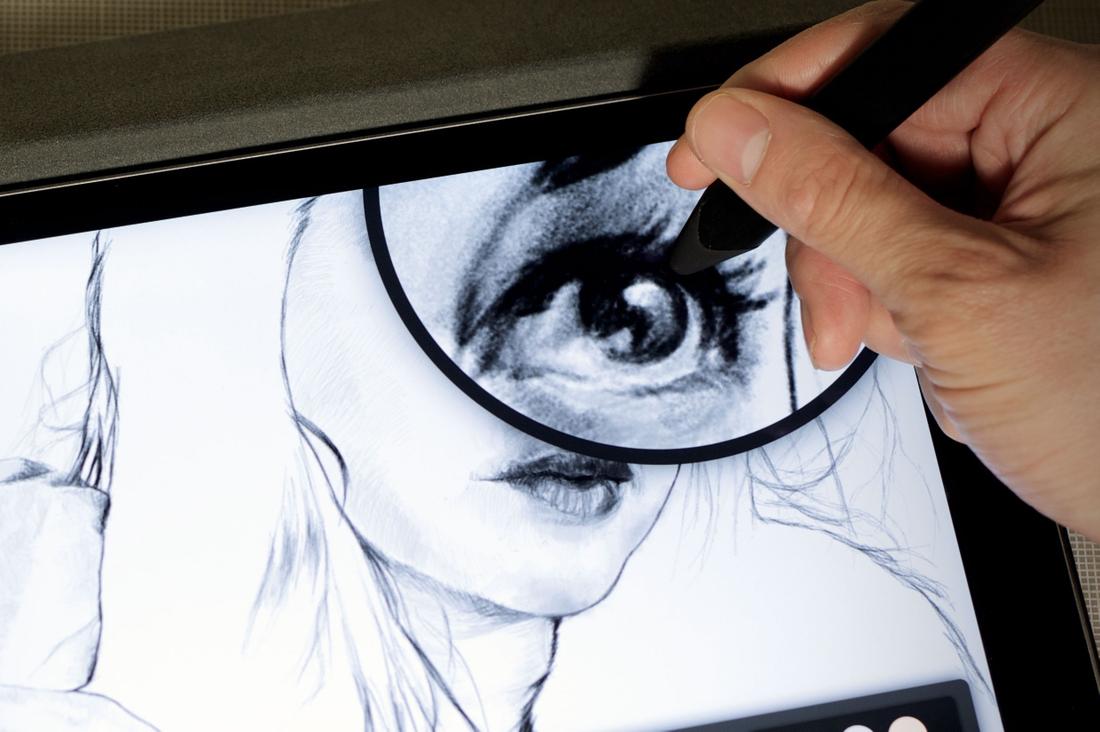 drawing a eye with Pencil and Paper